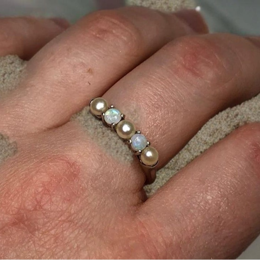 “The pearly girly” Opal and Pearl ring In sterling silver 925.